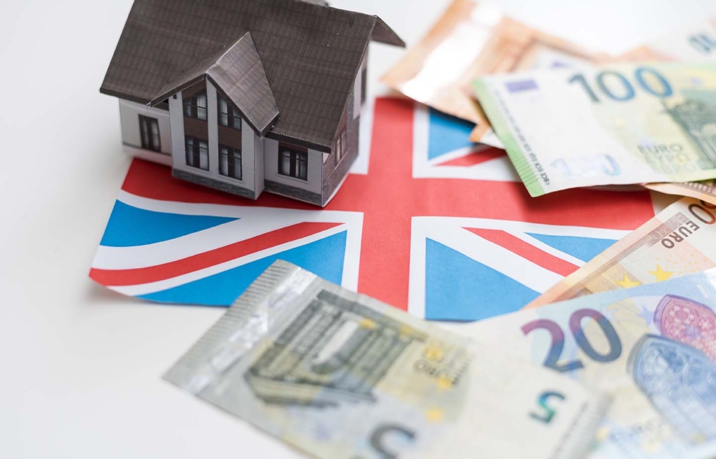 UK property market with foreign currency